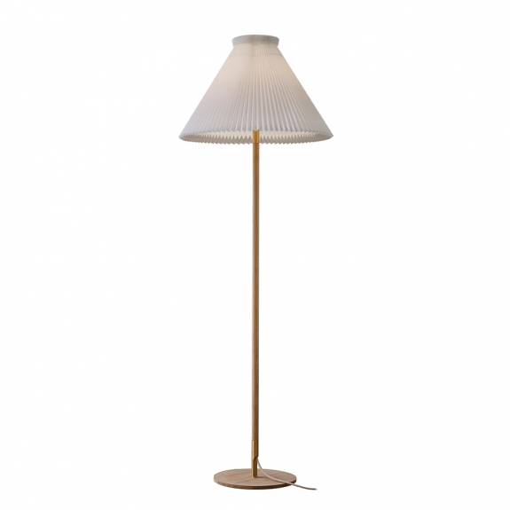 Le Klint 328 LK 80 Golvlampa Light Oak/Brass i gruppen Belysning / Inomhus / Golvlampor hos Vxj Elektriska (LEK-328LO)